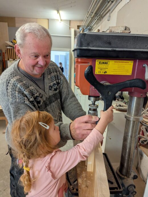 Arbeiten an der Ständerbohrmaschine